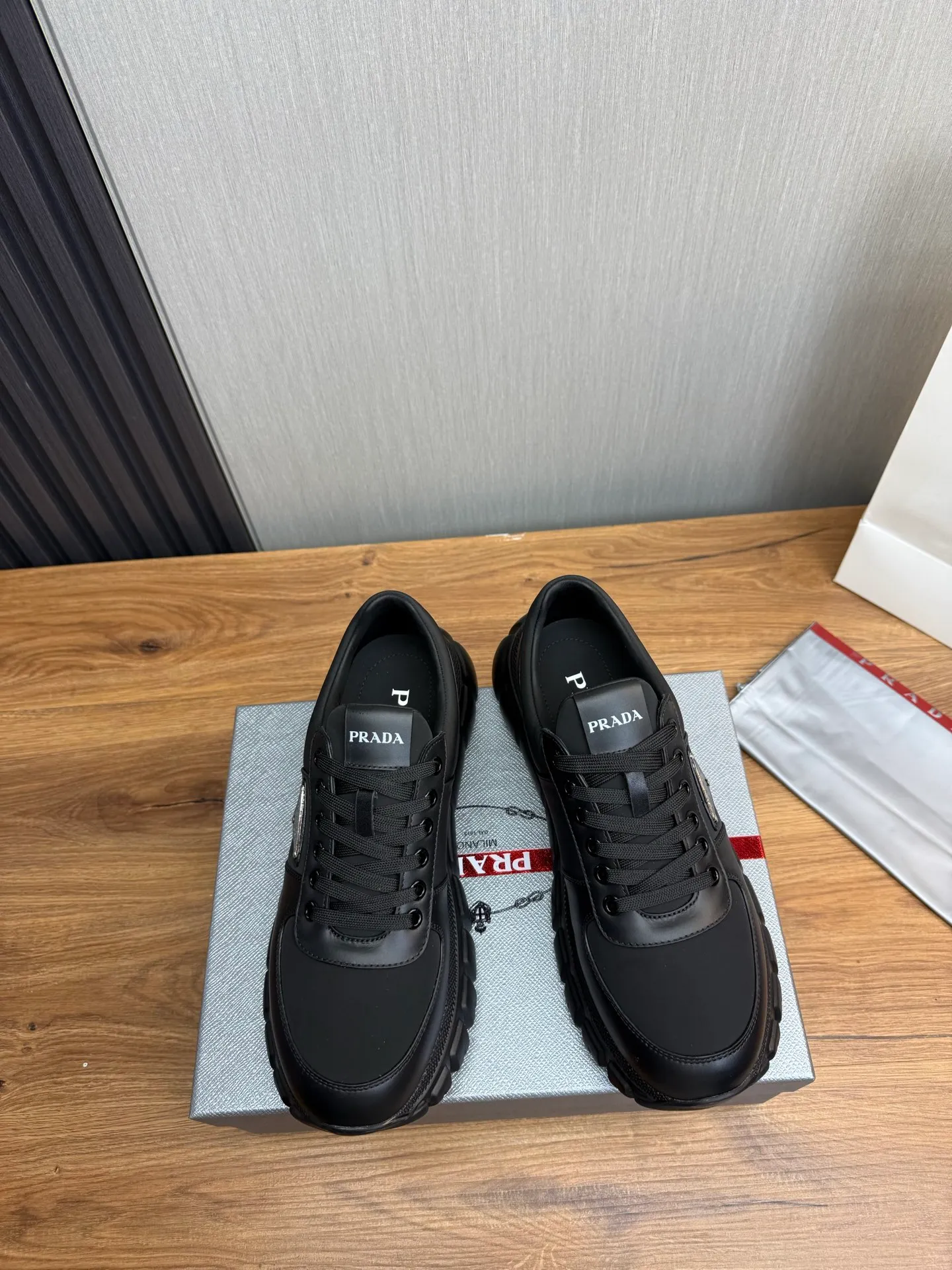 Men's shoes 💰580💰 [PRADA] Men's shoes are popular in the counter, official website is synchronized, 1 high-quality shipment ✔️Imported cowhide fabric + cowhide lining, 1🆚1 replica, original sole, 38-45 (45 customized, non-refundable)